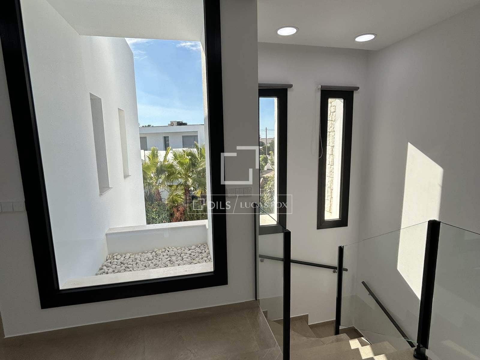 3 bedroom Villa for sale in Benissa with pool garage - € 1,175,000 (Ref: 8803268)