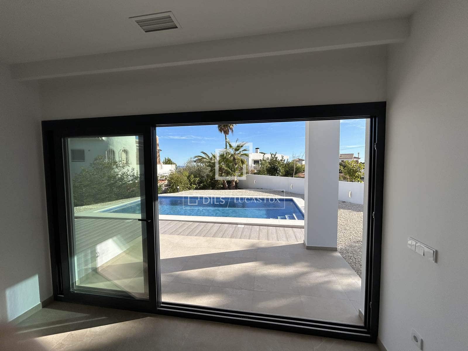 3 bedroom Villa for sale in Benissa with pool garage - € 1,175,000 (Ref: 8803268)
