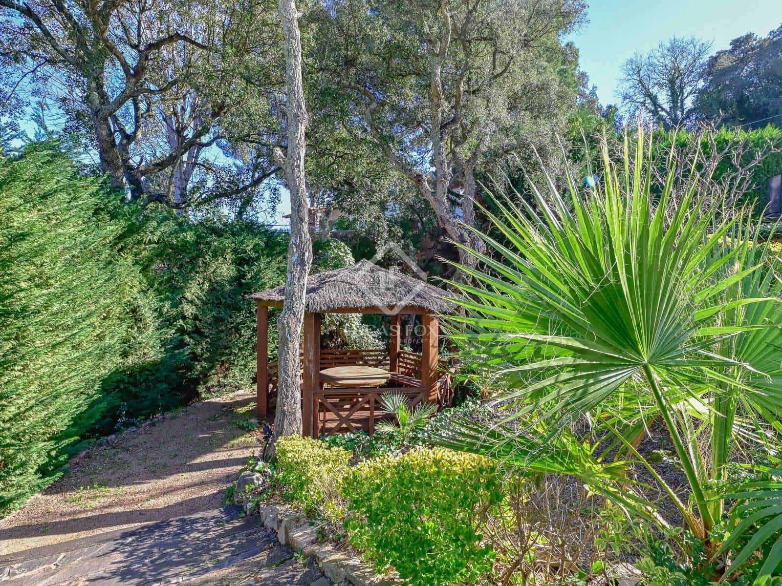 5 bedroom Villa for sale in Santa Cristina d'Aro with pool garage - € 2,500,000 (Ref: 8806542)