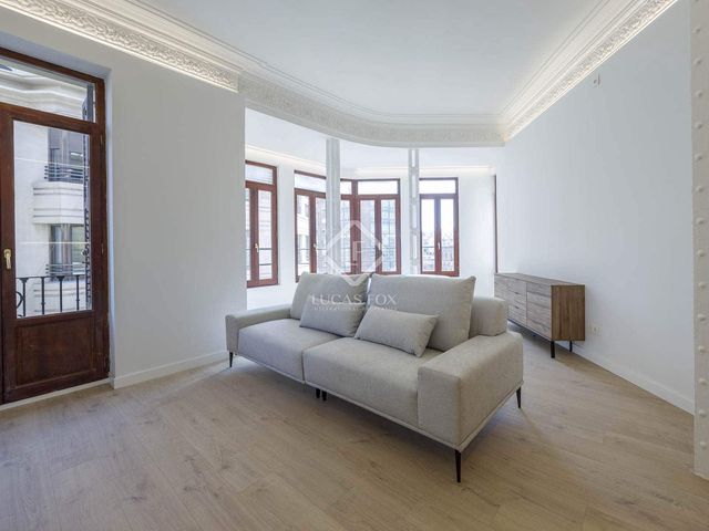 4 bedroom Apartment for rent in Valencia city - € 2,600 (Ref: 8806544)