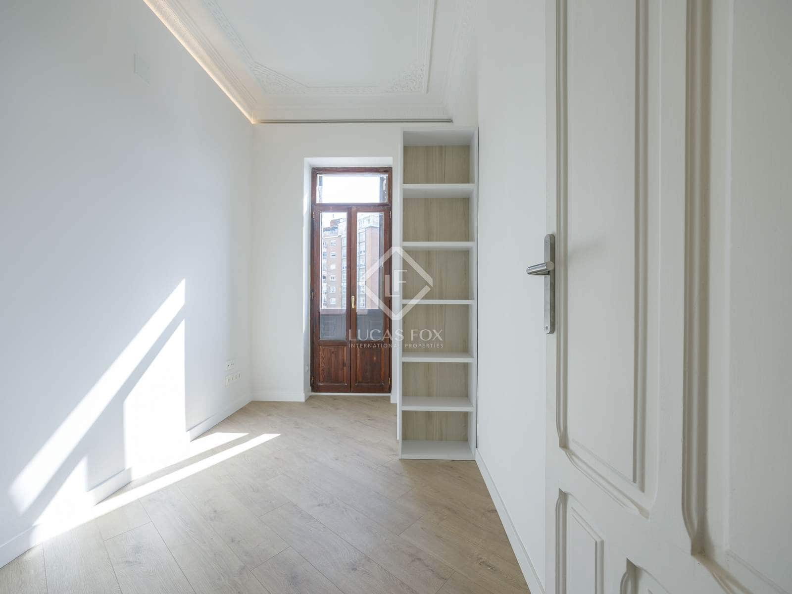 4 makuuhuone Huoneisto vuokrattavana paikassa Valencia kaupunki - 2 600 € (Ref: 8806544)