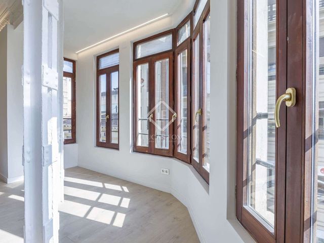 4 bedroom Apartment for rent in Valencia city - € 2,600 (Ref: 8806544)