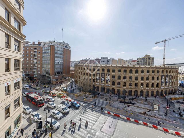 4 bedroom Apartment for rent in Valencia city - € 2,600 (Ref: 8806544)