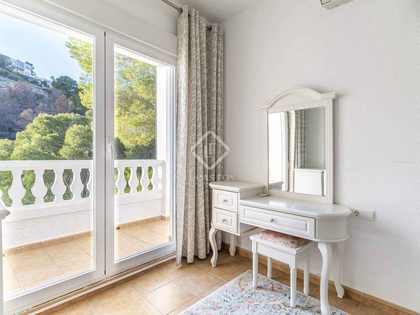 3 bedroom Villa for sale in Altea with pool garage - € 749,000 (Ref: 8807470)