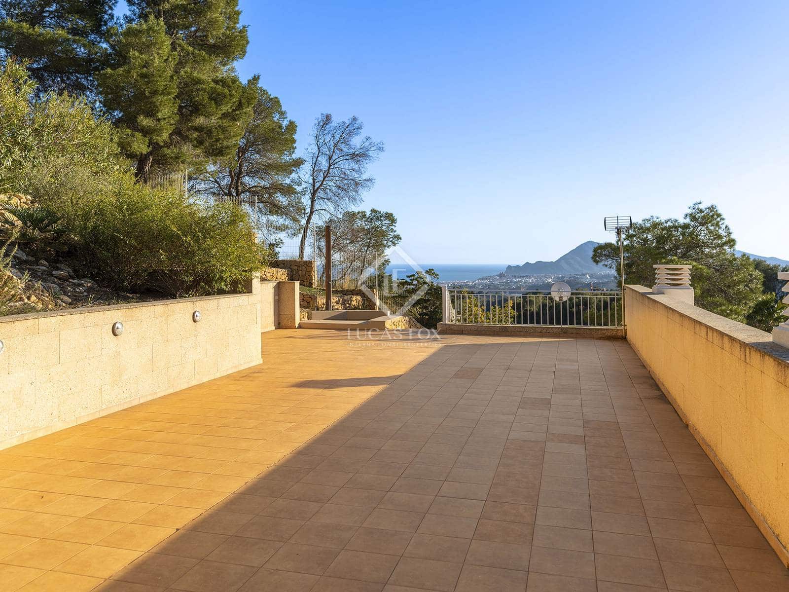 3 bedroom Villa for sale in Altea with pool garage - € 749,000 (Ref: 8807470)