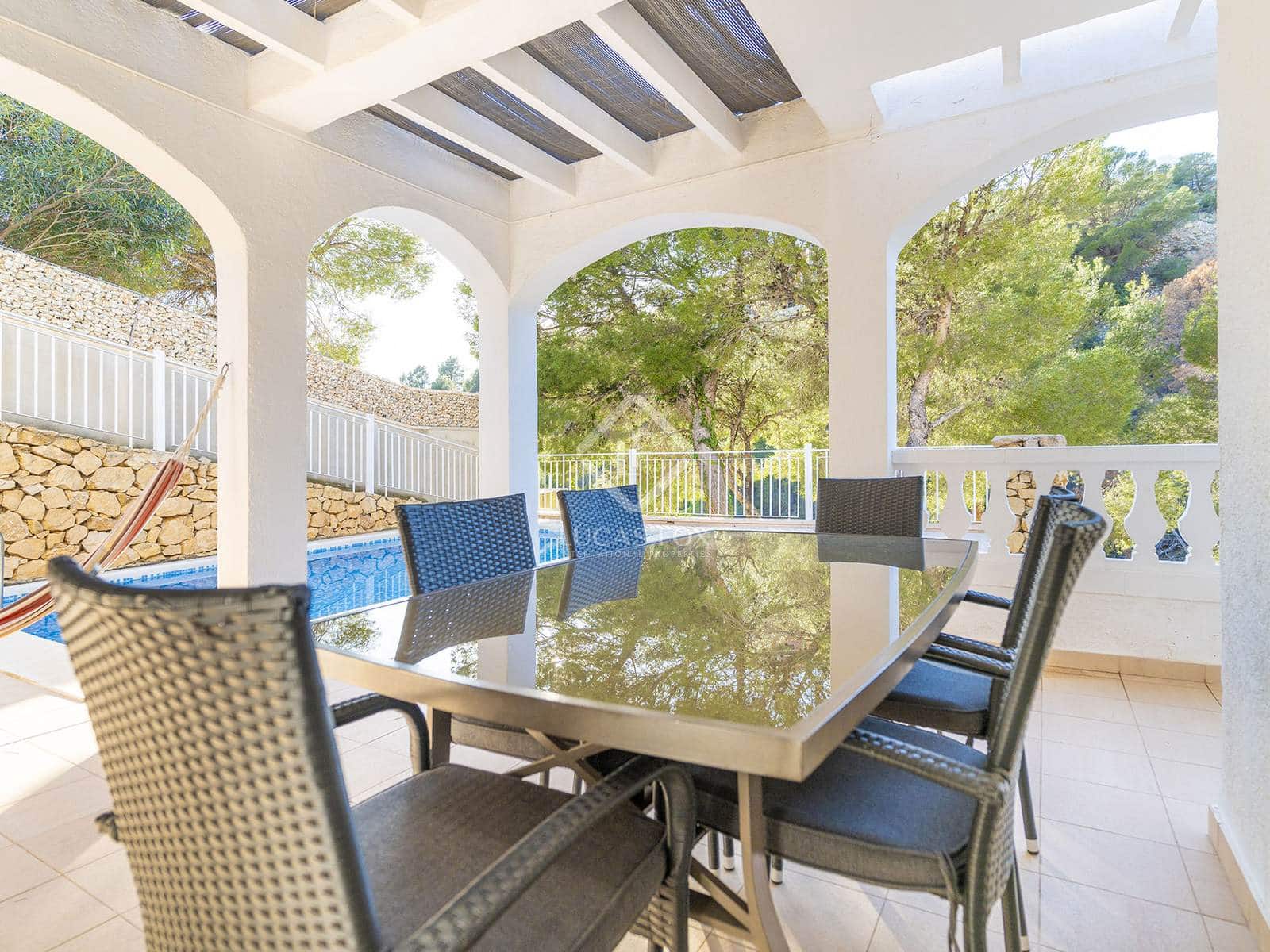 3 bedroom Villa for sale in Altea with pool garage - € 749,000 (Ref: 8807470)