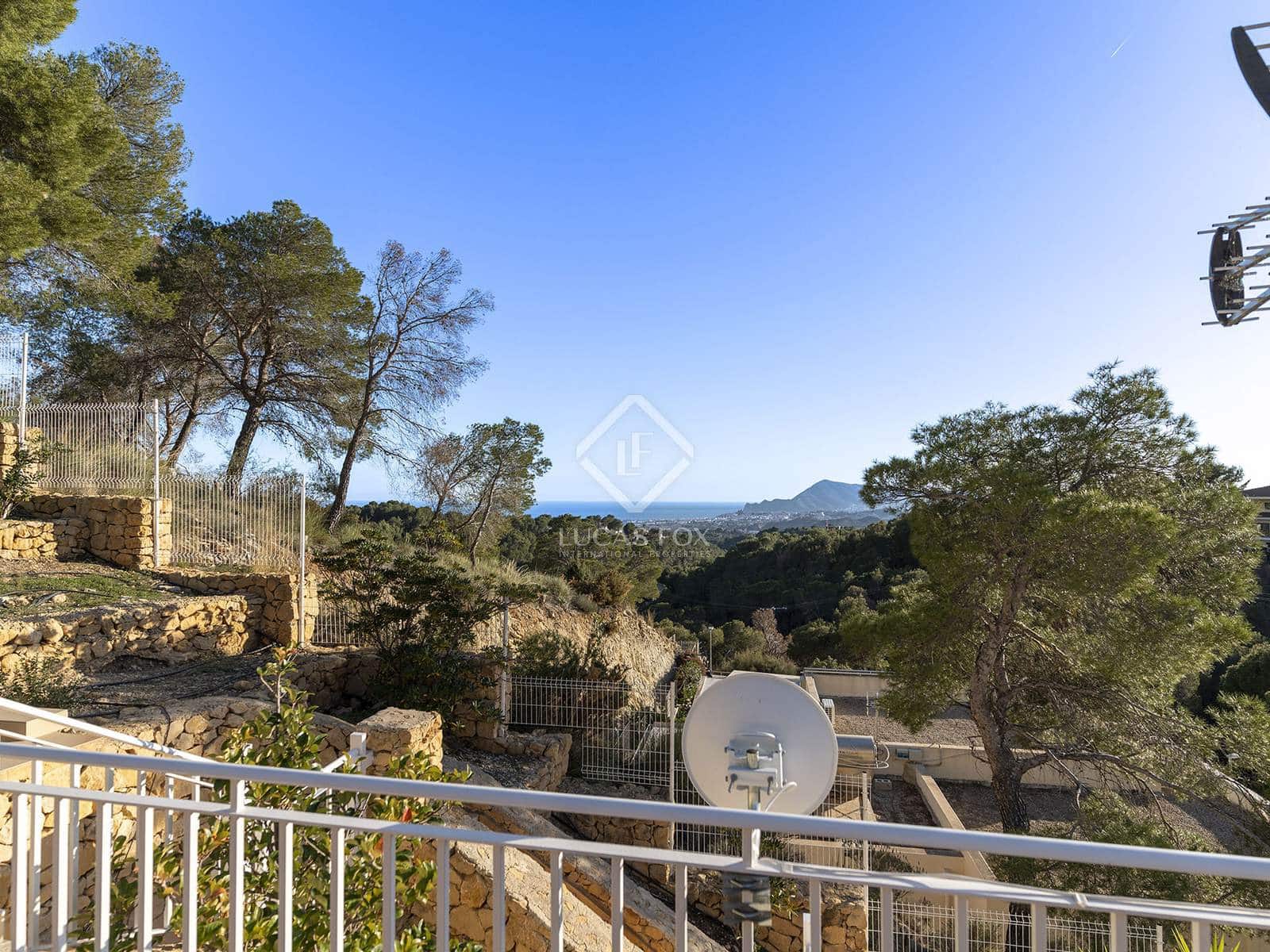 3 bedroom Villa for sale in Altea with pool garage - € 749,000 (Ref: 8807470)