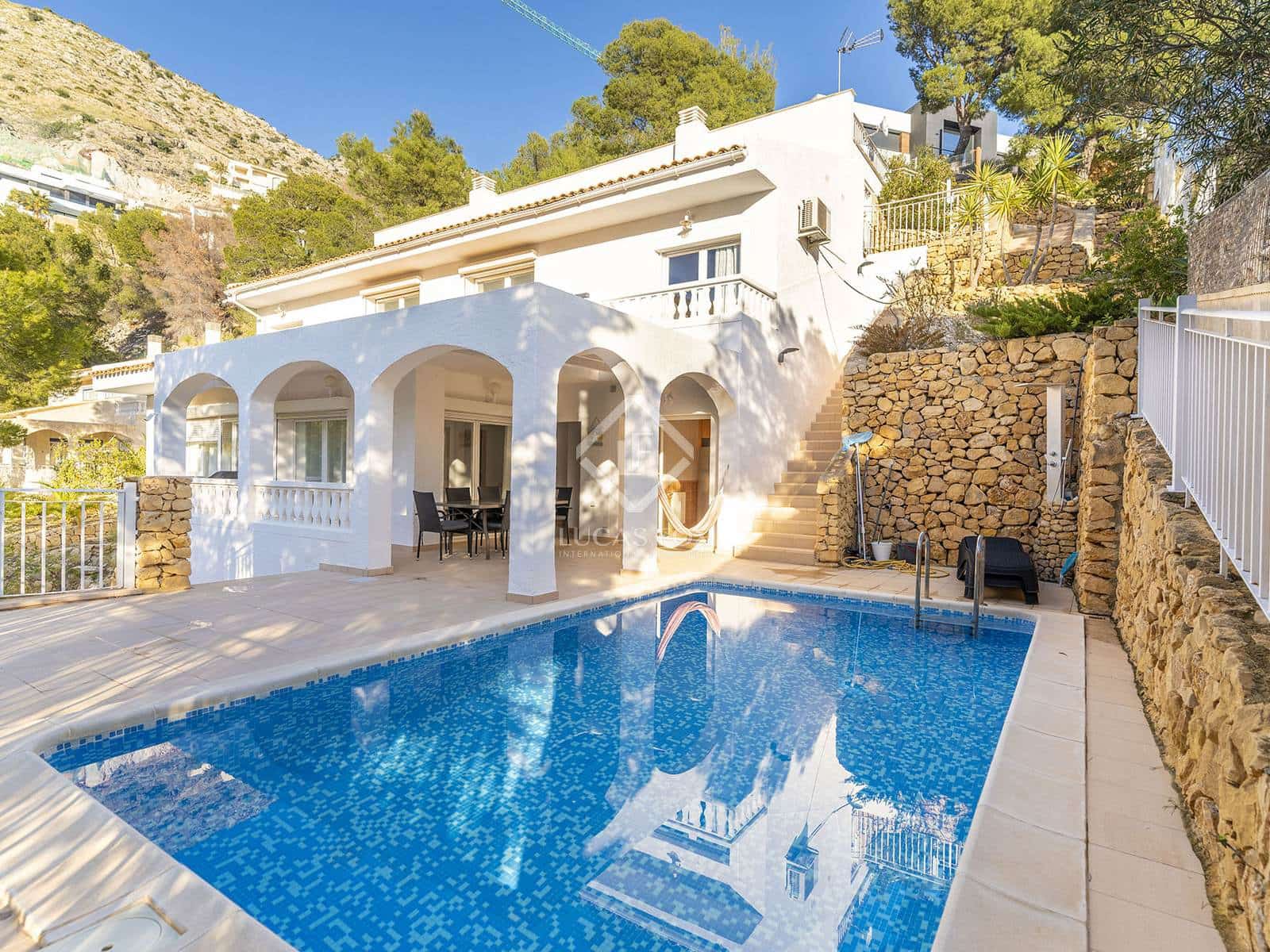 3 bedroom Villa for sale in Altea with pool garage - € 749,000 (Ref: 8807470)