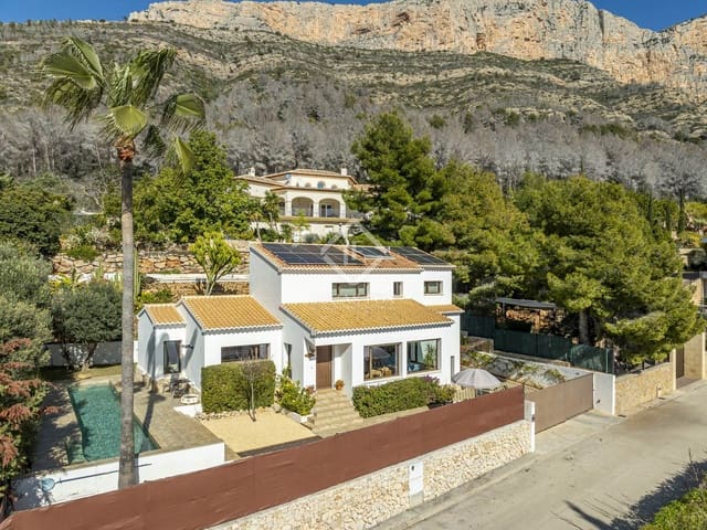 Chalet de 3 habitaciones en Javea / Xàbia en venta con piscina garaje - 845.000 € (Ref: 8810386)