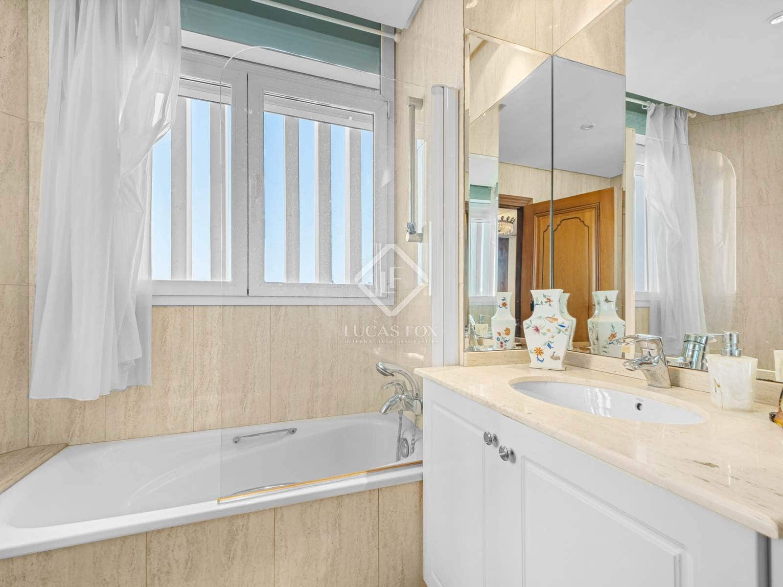 6 sypialnia Penthouse na sprzedaż w Miasto Alicante / Alacant z basenem garażem - 2 900 000 € (Ref: 8811934)