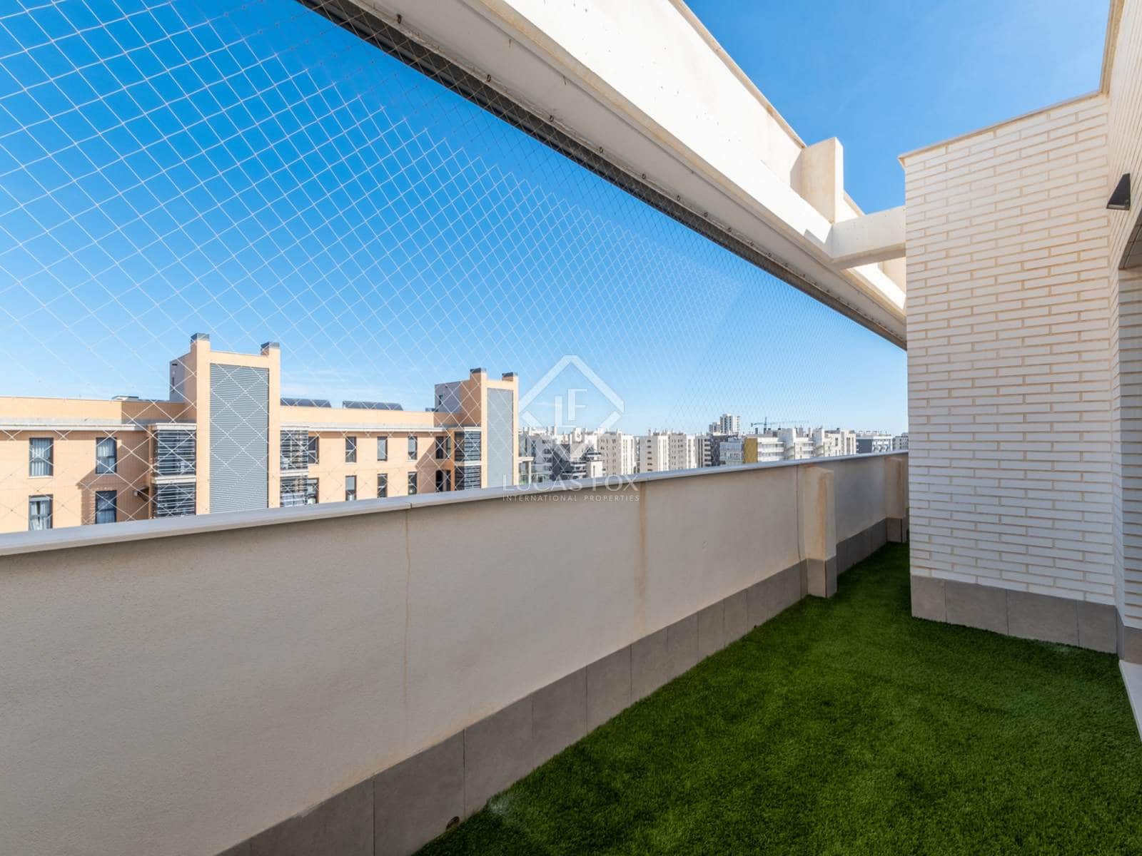 4 soverom Penthouse til salgs i Alicante by med svømmebasseng garasje - € 890 000 (Ref: 8814887)