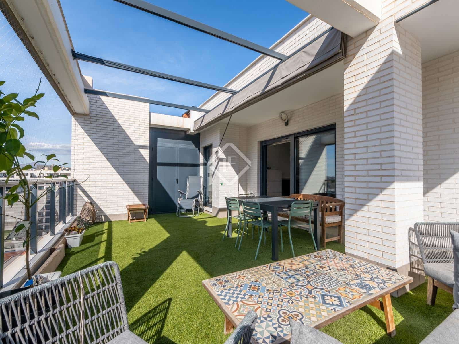 4 soverom Penthouse til salgs i Alicante by med svømmebasseng garasje - € 890 000 (Ref: 8814887)