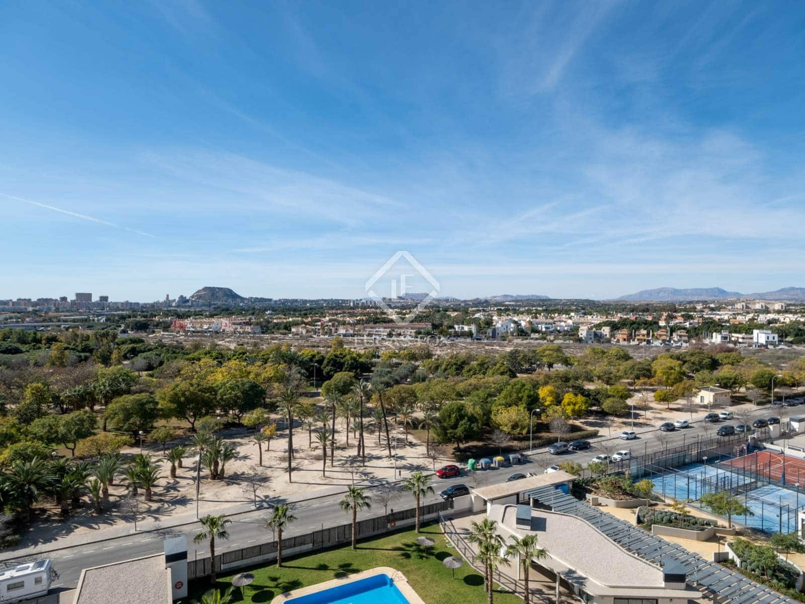 4 soverom Penthouse til salgs i Alicante by med svømmebasseng garasje - € 890 000 (Ref: 8814887)