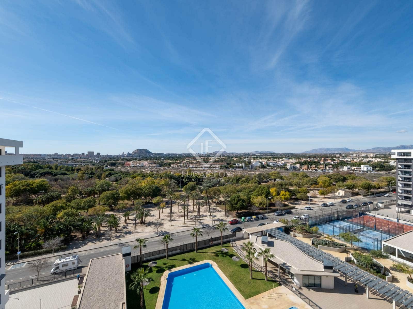 4 soverom Penthouse til salgs i Alicante by med svømmebasseng garasje - € 890 000 (Ref: 8814887)