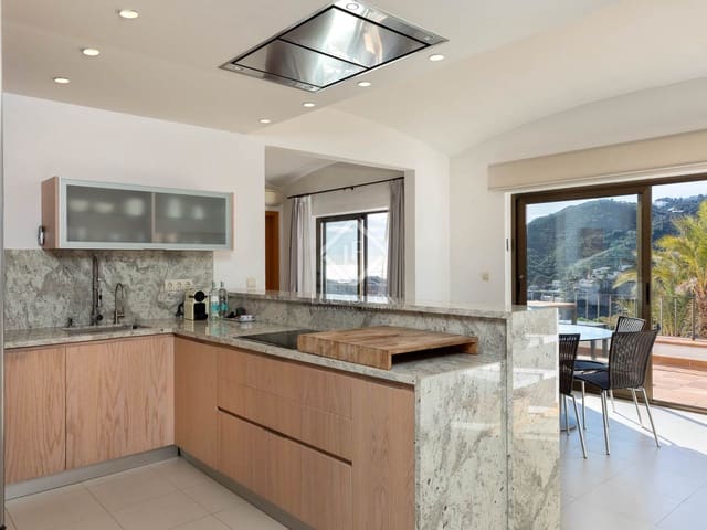 2 bedroom Apartment for sale in Begur with pool garage - € 890,000 (Ref: 8815091)