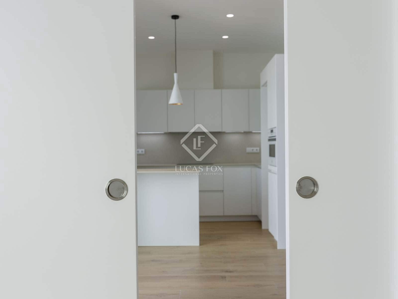 3 bedroom Apartment for rent in Valencia city - € 3,000 (Ref: 8815094)