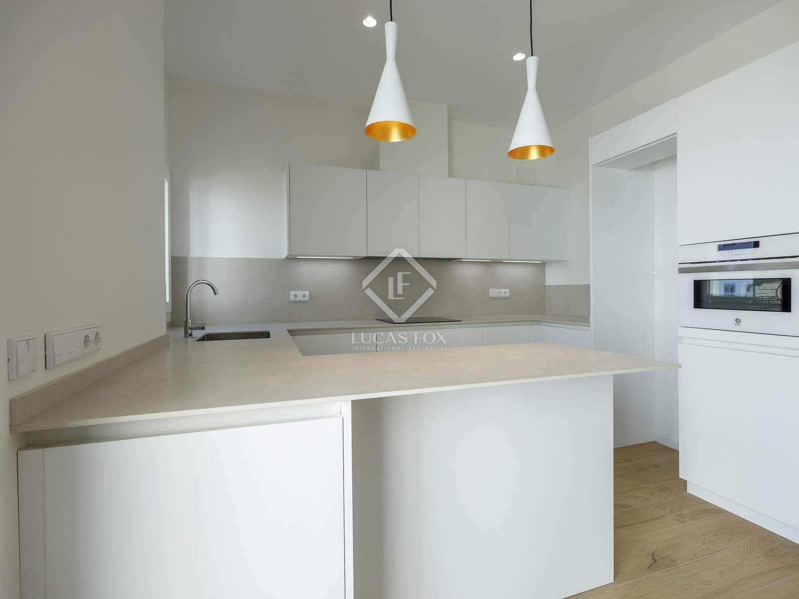 3 bedroom Apartment for rent in Valencia city - € 3,000 (Ref: 8815094)
