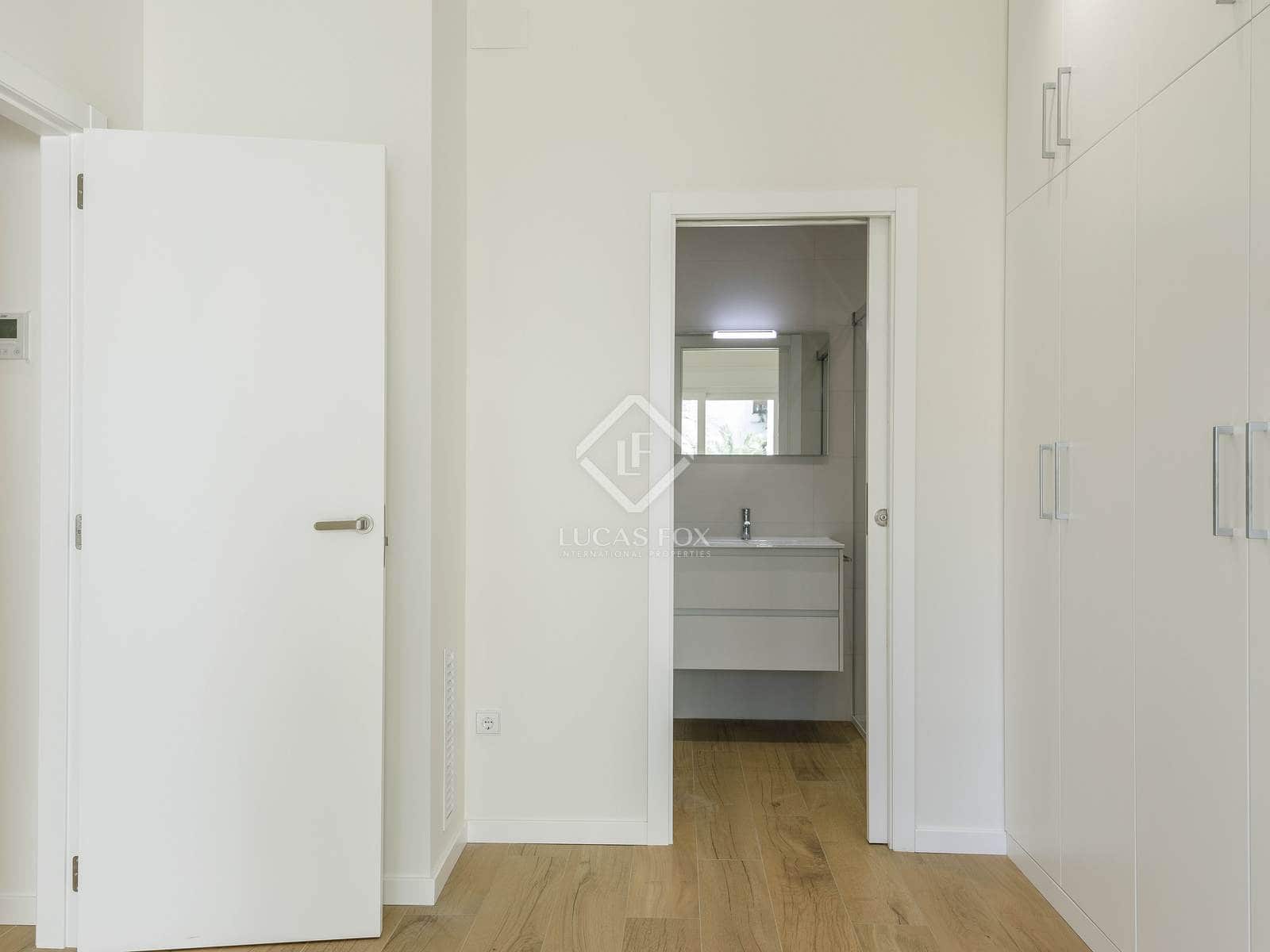 3 bedroom Apartment for rent in Valencia city - € 3,000 (Ref: 8815094)