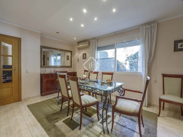 5 bedroom Villa for sale in Puçol with pool garage - € 1,800,000 (Ref: 8820895)