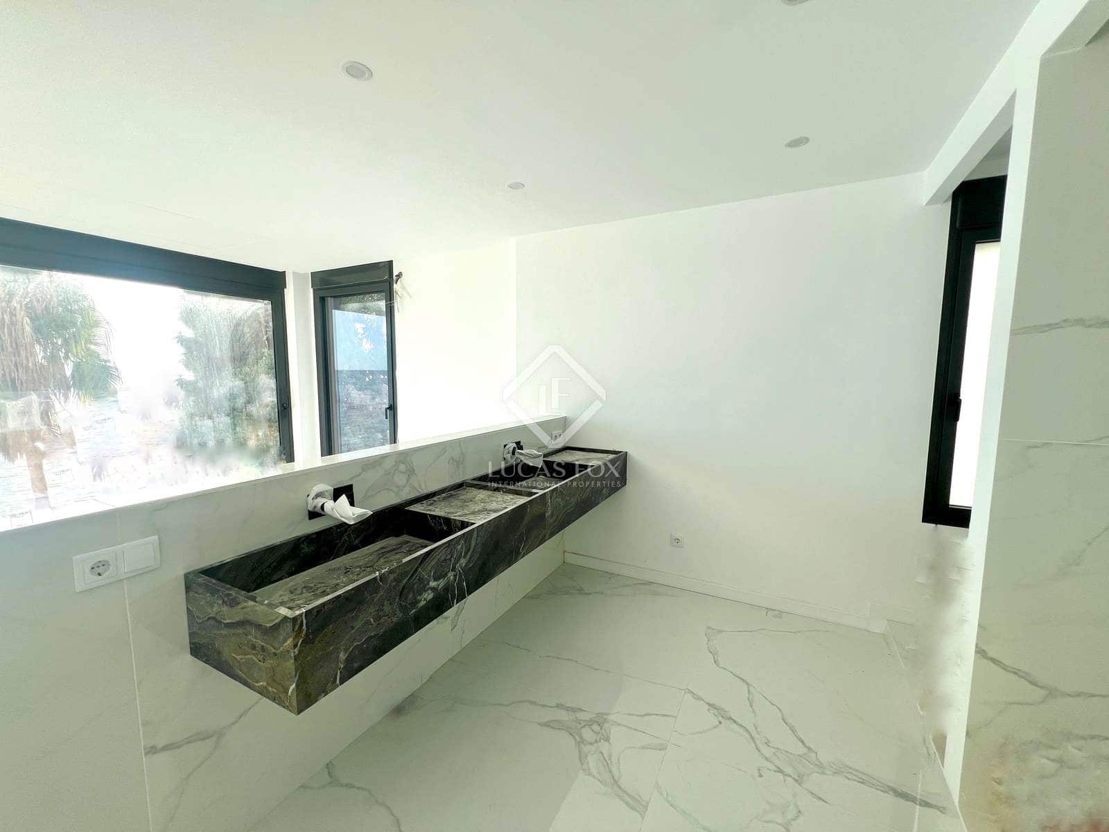 5 soveværelse Villa til salg i El Campello med swimmingpool - € 2.700.000 (Ref: 8824440)