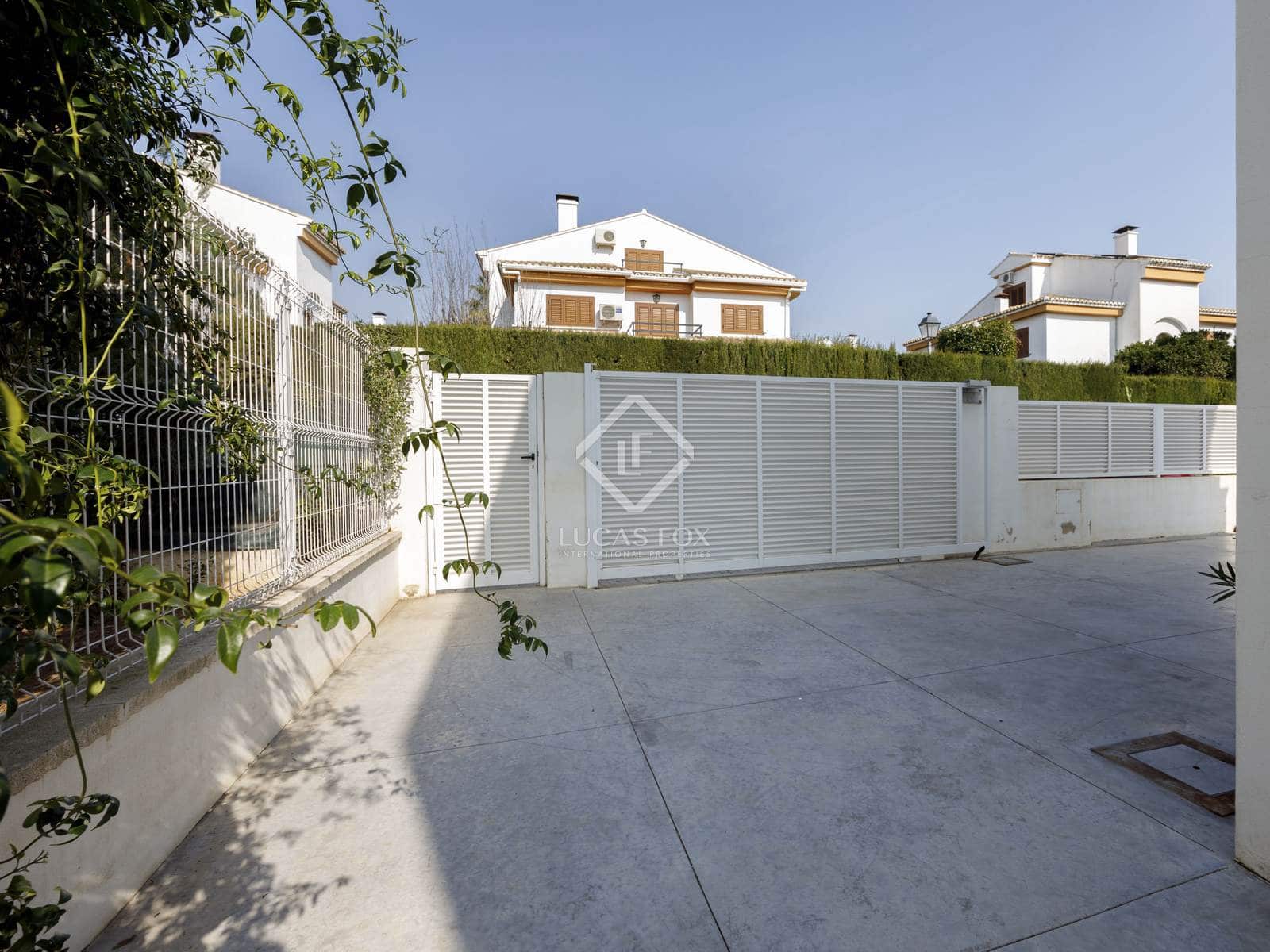 4 bedroom Villa for sale in Masarrochos / Massarrojos with pool garage - € 850,000 (Ref: 8824446)