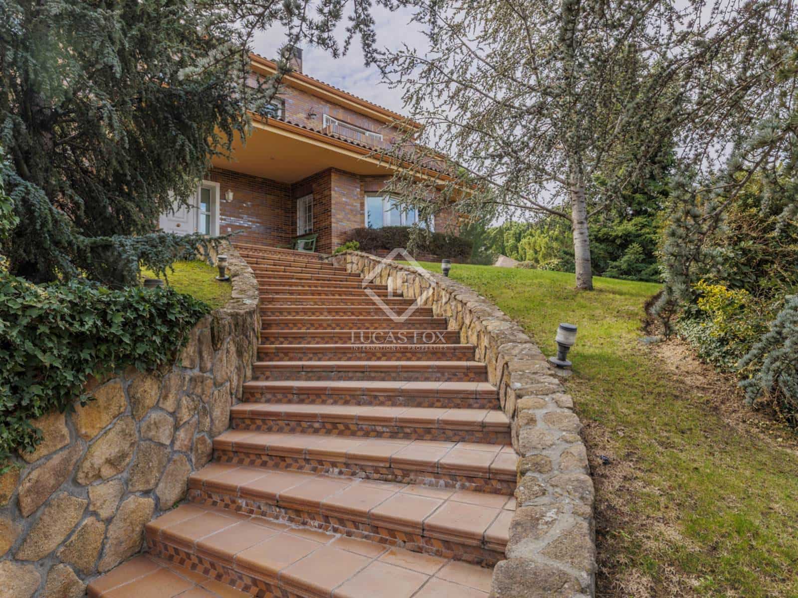 6 soveværelse Villa til salg i Boadilla del Monte med swimmingpool garage - € 1.950.000 (Ref: 8826107)