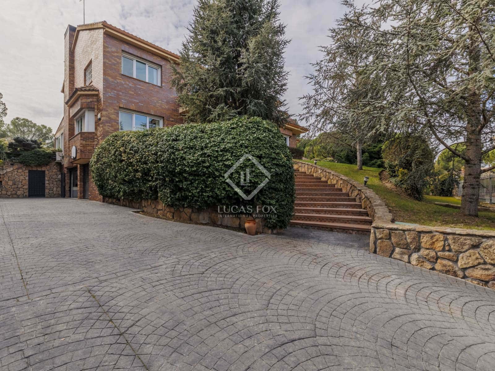 6 soveværelse Villa til salg i Boadilla del Monte med swimmingpool garage - € 1.950.000 (Ref: 8826107)