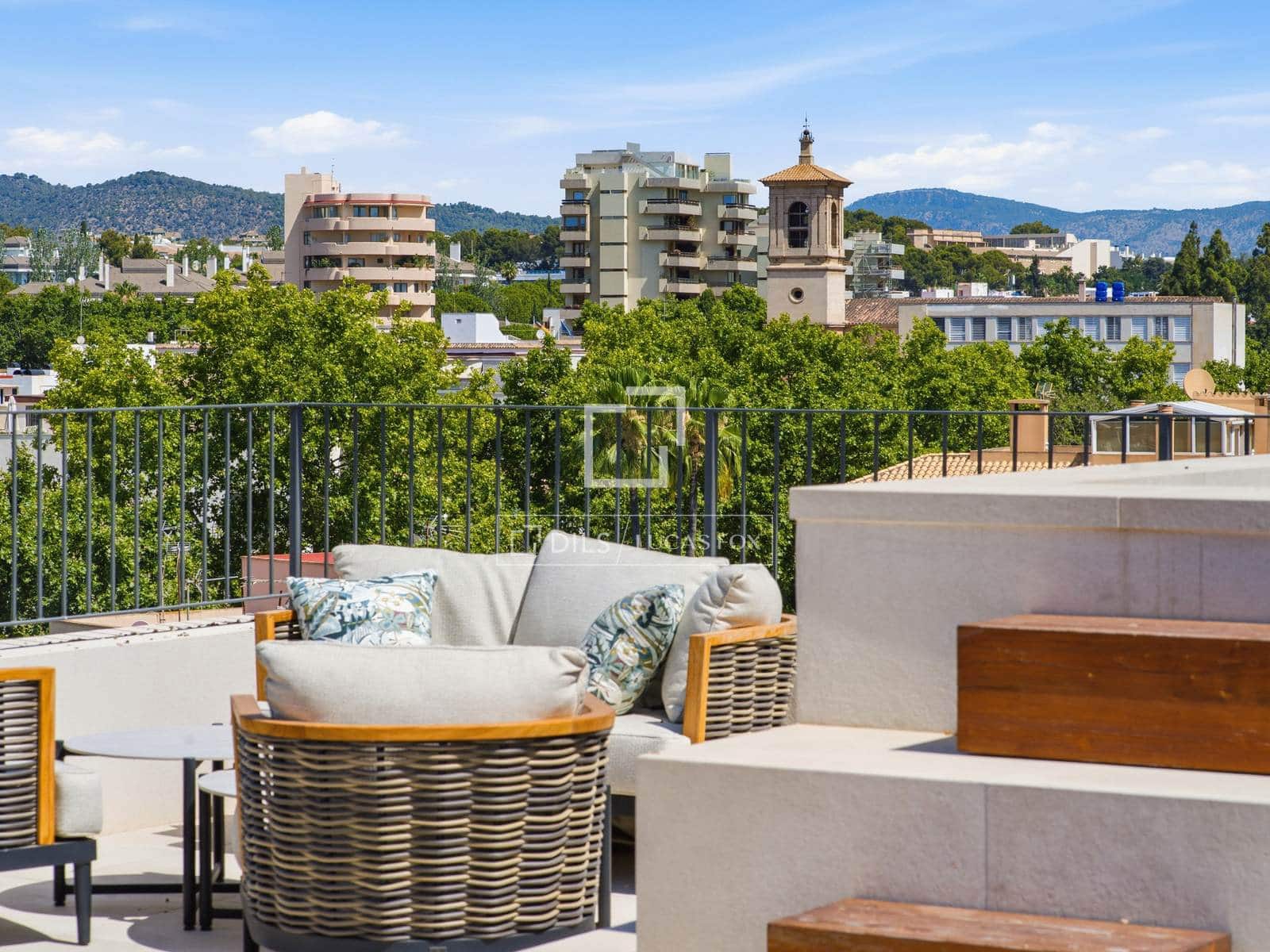 2 soverom Penthouse til salgs i Palma de Mallorca med svømmebasseng garasje - € 1 420 250 (Ref: 8826184)