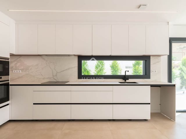 3 makuuhuone Huvila myytävänä paikassa Castelldefels mukana uima-altaan 
autotalli - 1 150 000 € (Ref: 8826727)