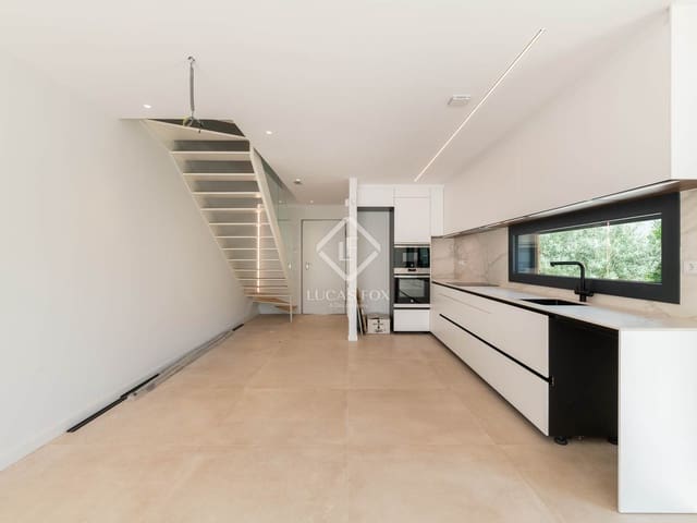 3 makuuhuone Huvila myytävänä paikassa Castelldefels mukana uima-altaan 
autotalli - 1 150 000 € (Ref: 8826727)