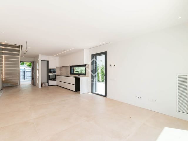 3 makuuhuone Huvila myytävänä paikassa Castelldefels mukana uima-altaan 
autotalli - 1 150 000 € (Ref: 8826727)