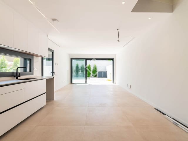 3 makuuhuone Huvila myytävänä paikassa Castelldefels mukana uima-altaan 
autotalli - 1 150 000 € (Ref: 8826727)