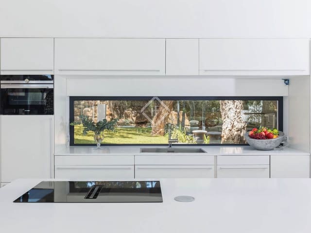 4 slaapkamer Villa te koop in Sotogrande, San Roque met zwembad garage - € 2.395.000 (Ref: 8830007)