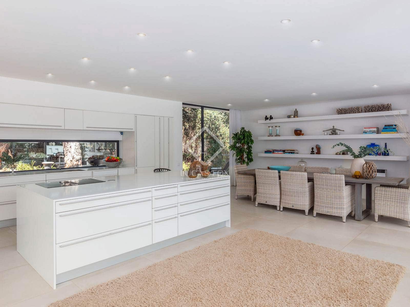 4 bedroom Villa for sale in Sotogrande with pool garage - € 2,395,000 (Ref: 8830007)