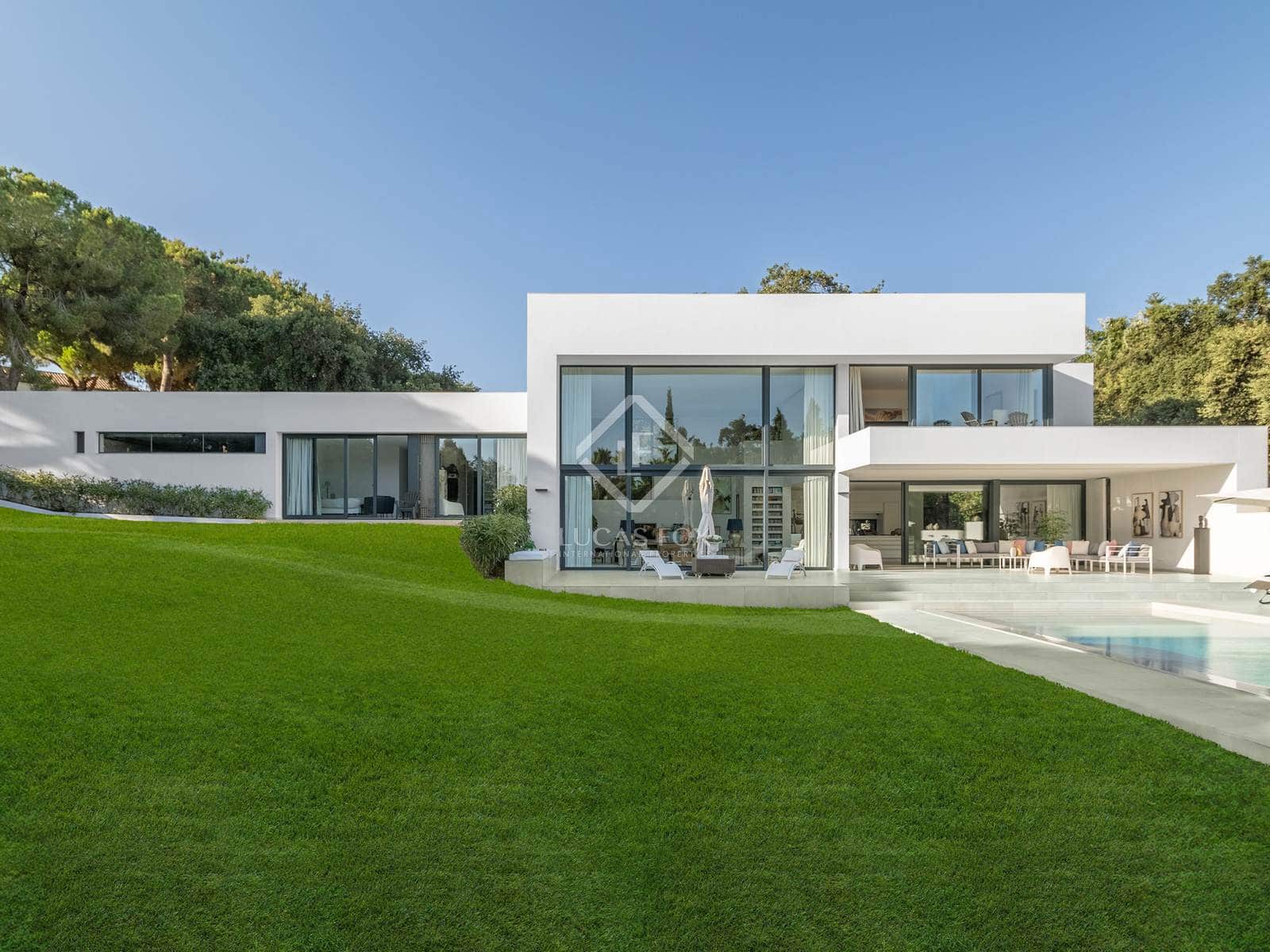 4 bedroom Villa for sale in Sotogrande with pool garage - € 2,395,000 (Ref: 8830007)