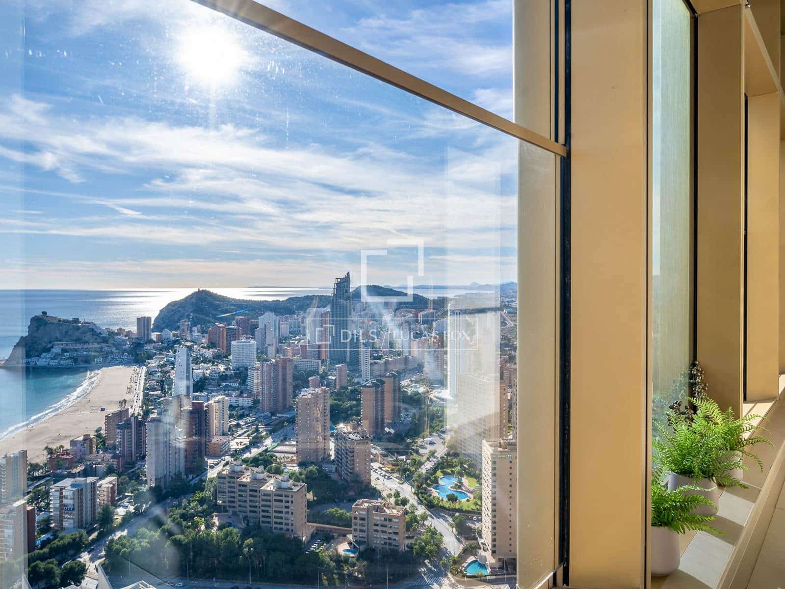 2 bedroom Apartment for sale in Benidorm with pool garage - € 495,000 (Ref: 8830200)