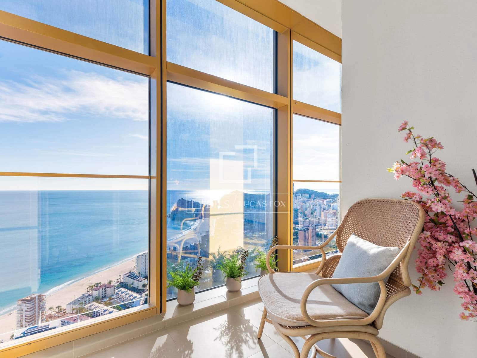 2 bedroom Apartment for sale in Benidorm with pool garage - € 495,000 (Ref: 8830200)