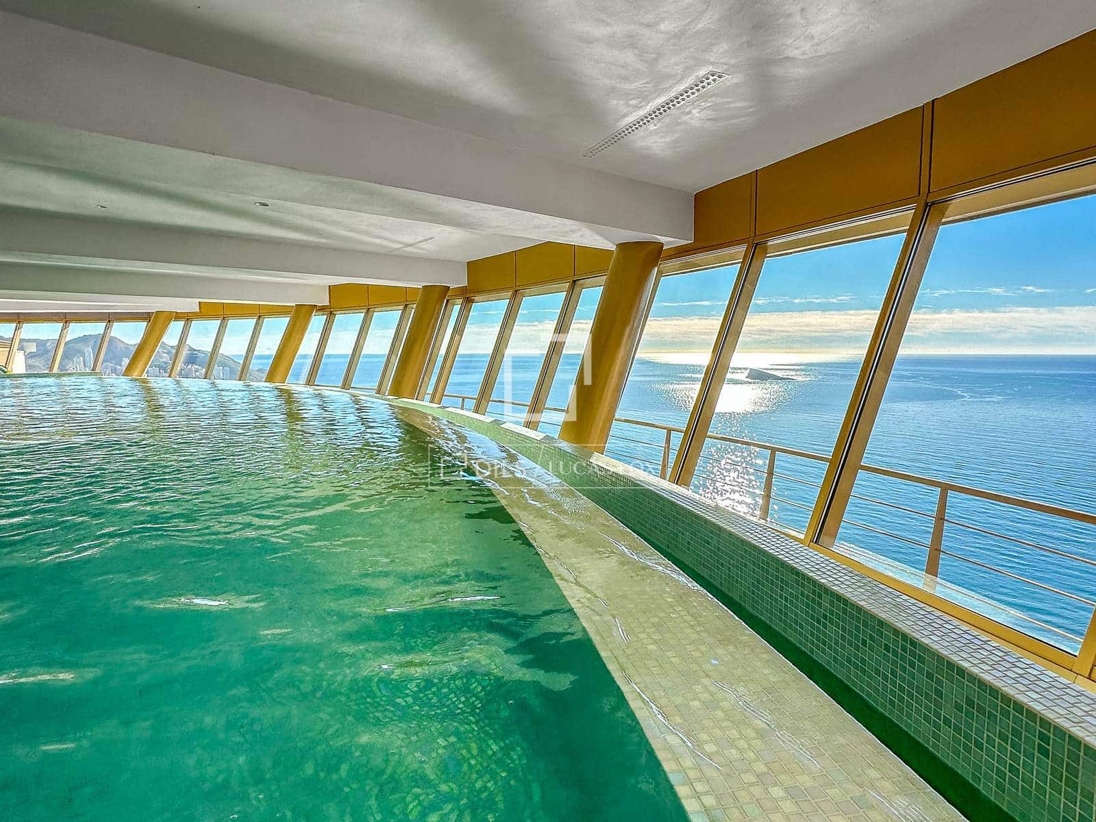 2 bedroom Apartment for sale in Benidorm with pool garage - € 495,000 (Ref: 8830200)