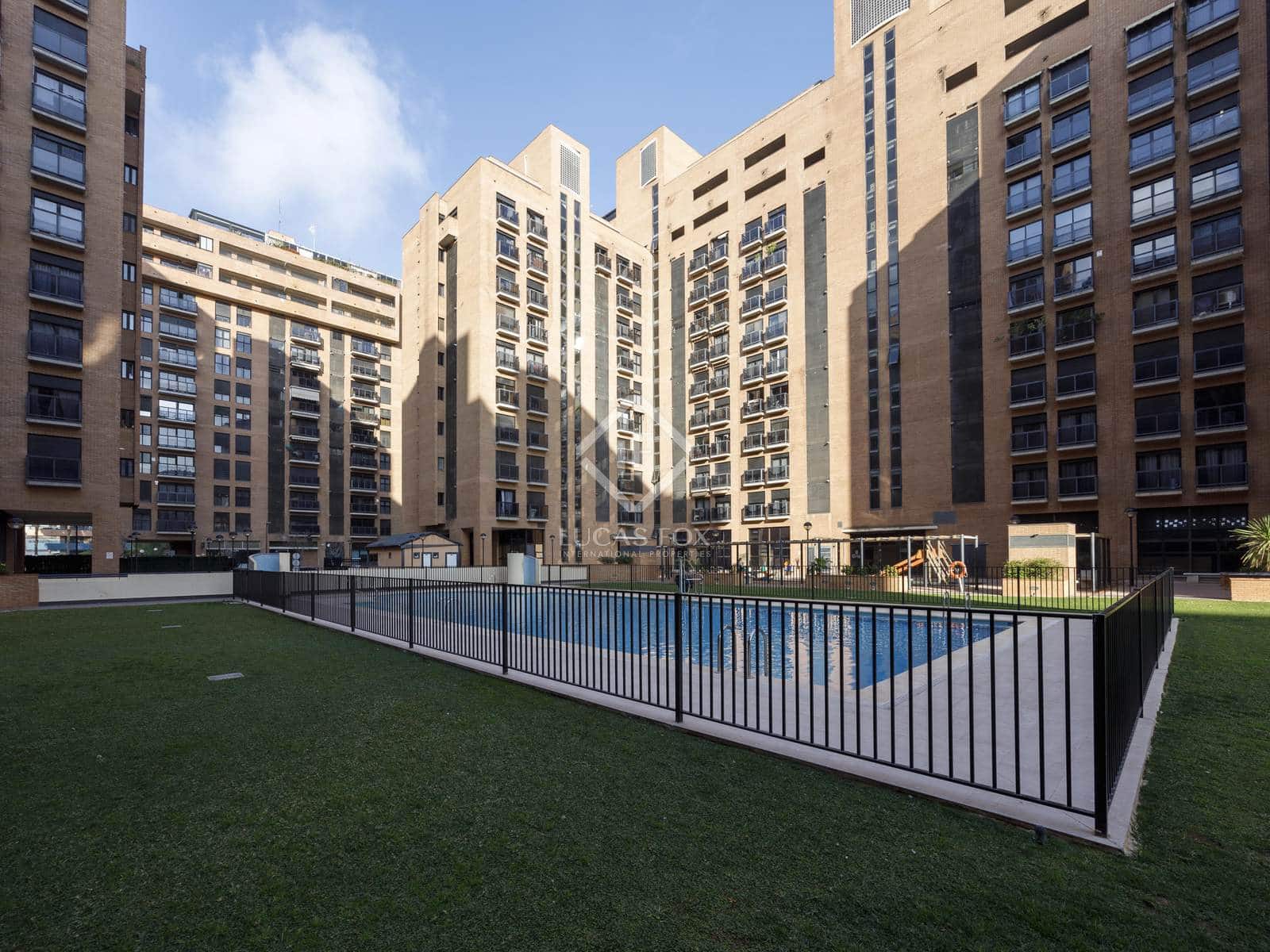 3 sypialnia Penthouse na sprzedaż w Miasto Walencja z basenem garażem - 1 030 000 € (Ref: 8835509)