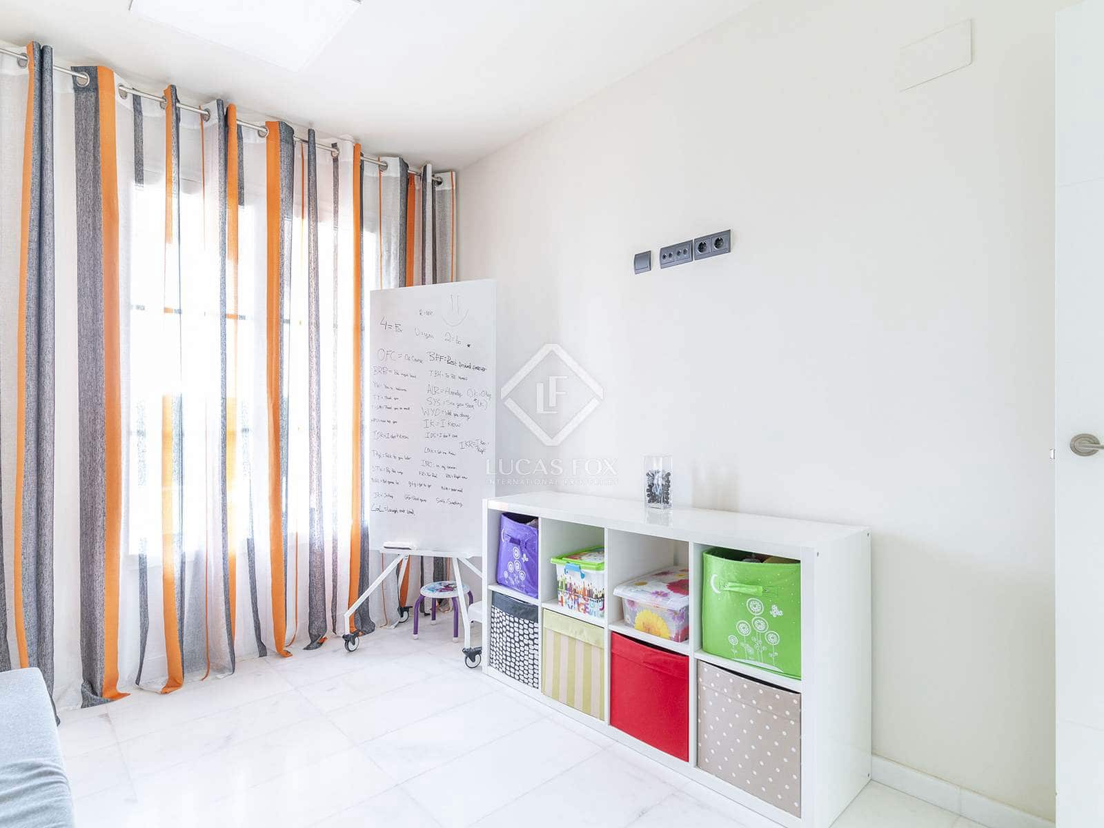 4 soveværelse Villa til salg i Finestrat med swimmingpool garage - € 810.000 (Ref: 8835510)