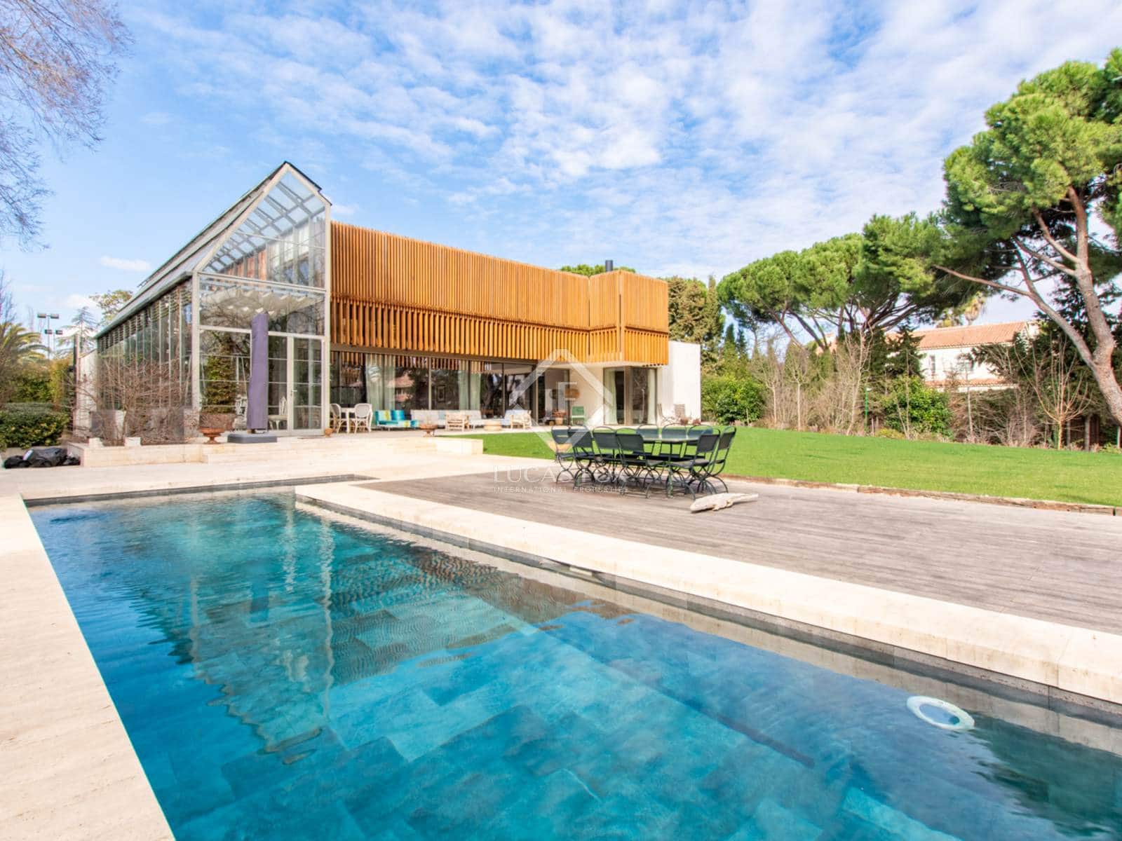 6 bedroom Villa for sale in Pozuelo de Alarcon with pool garage - € 6,900,000 (Ref: 8835895)