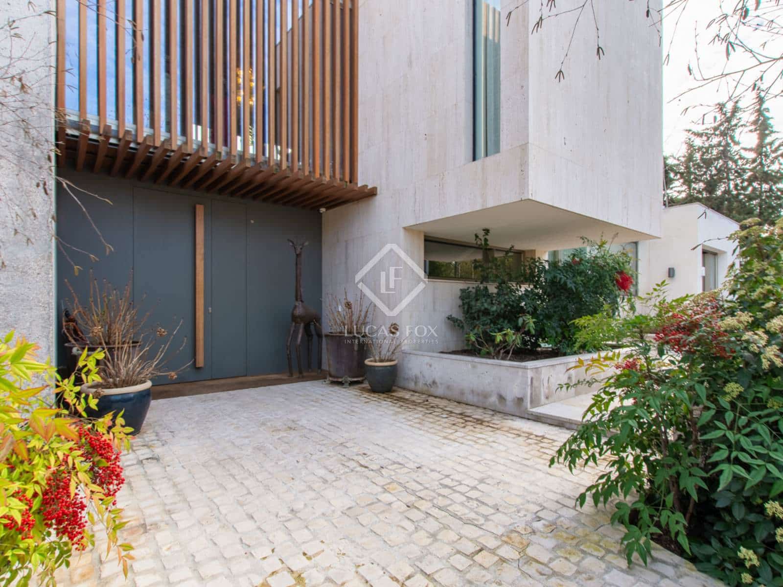 6 bedroom Villa for sale in Pozuelo de Alarcon with pool garage - € 6,900,000 (Ref: 8835895)