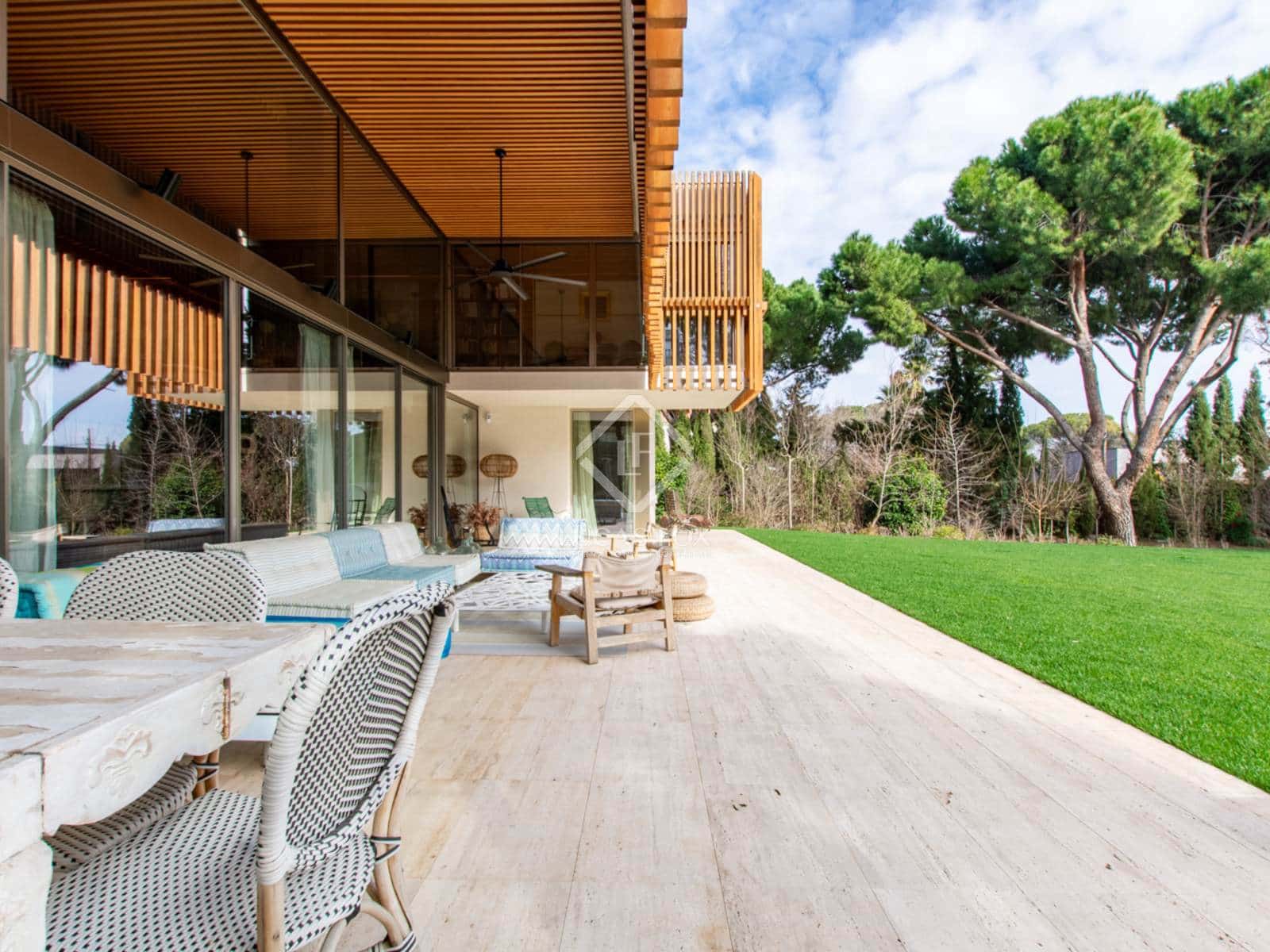 6 bedroom Villa for sale in Pozuelo de Alarcon with pool garage - € 6,900,000 (Ref: 8835895)