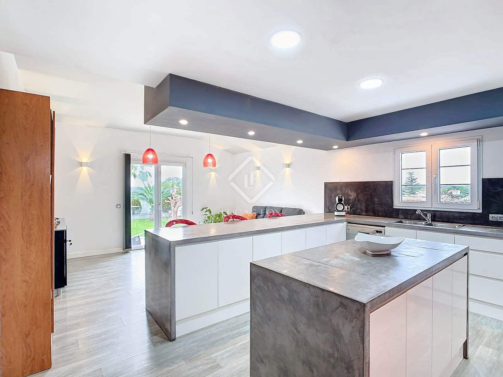 4 soveværelse Finca/Landehus til salg i Ciutadella de Menorca med garage - € 750.000 (Ref: 8848179)