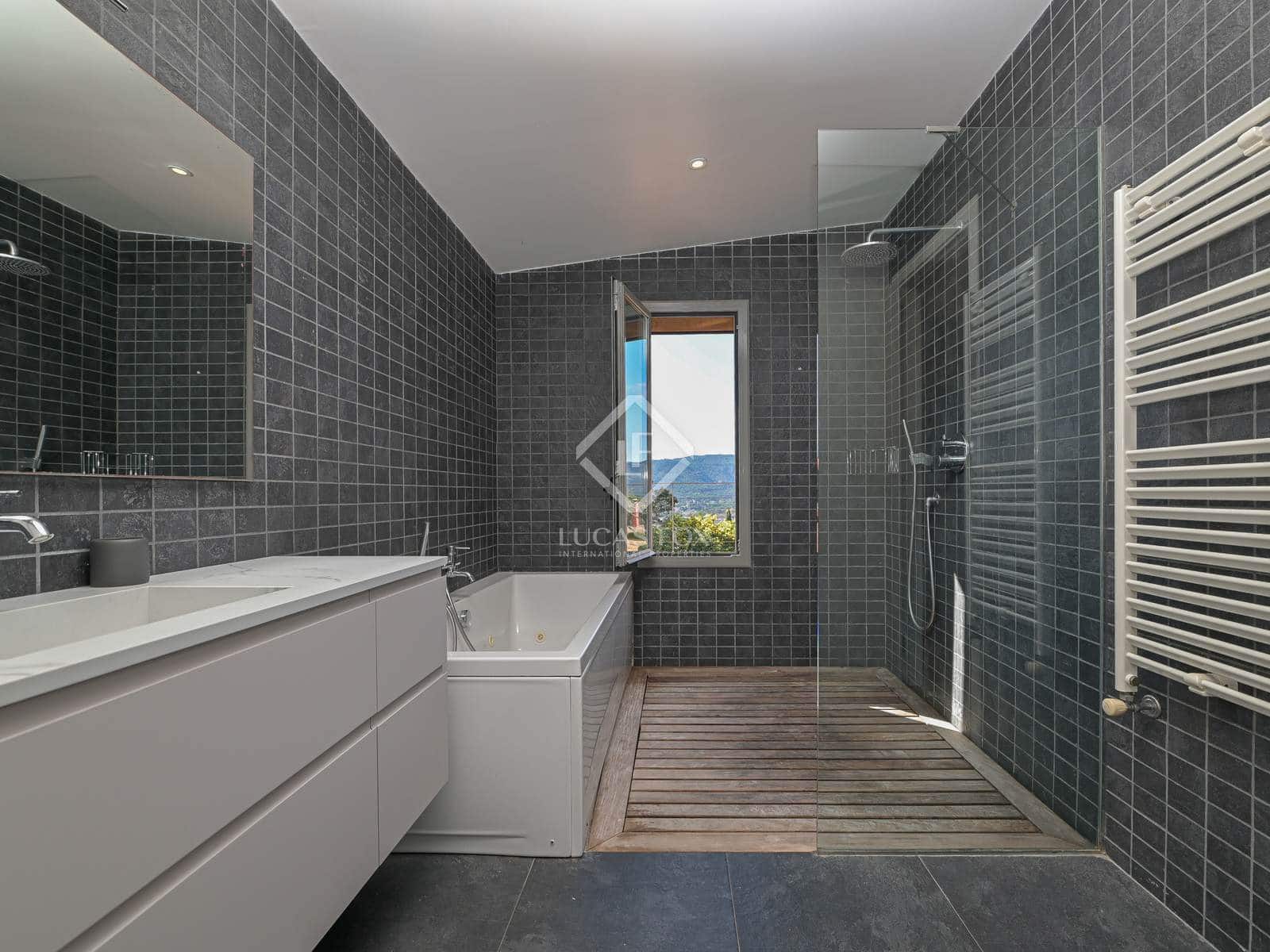 5 soveværelse Villa til salg i Santa Cristina d'Aro med swimmingpool garage - € 1.430.000 (Ref: 8850056)