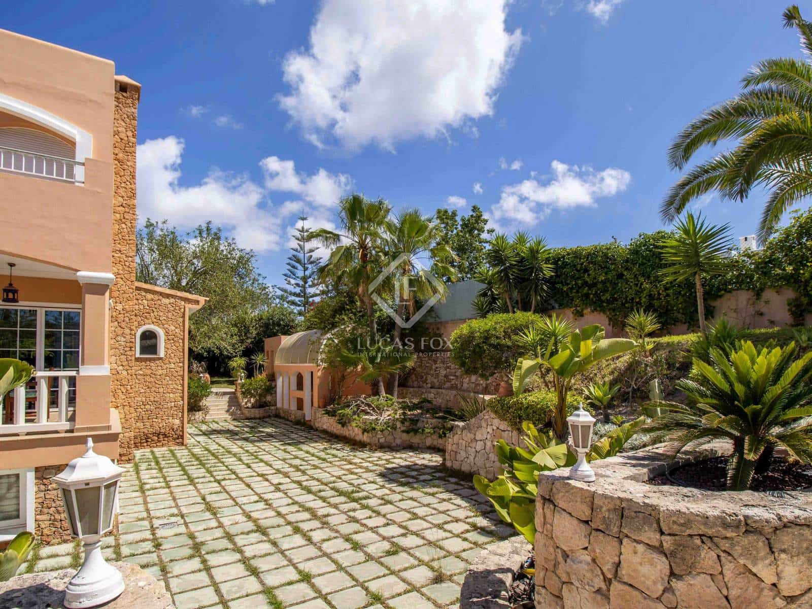 5 soverom Villa til salgs i Nuestra Senora de Jesus med svømmebasseng garasje - € 3 960 000 (Ref: 8850674)