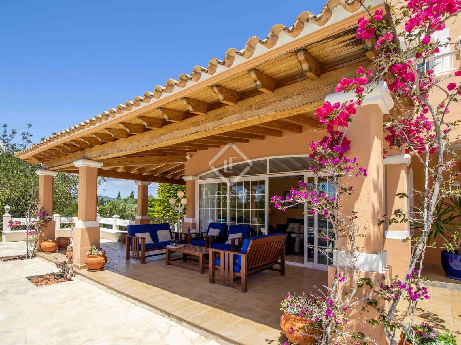 5 soverom Villa til salgs i Nuestra Senora de Jesus med svømmebasseng garasje - € 3 960 000 (Ref: 8850674)