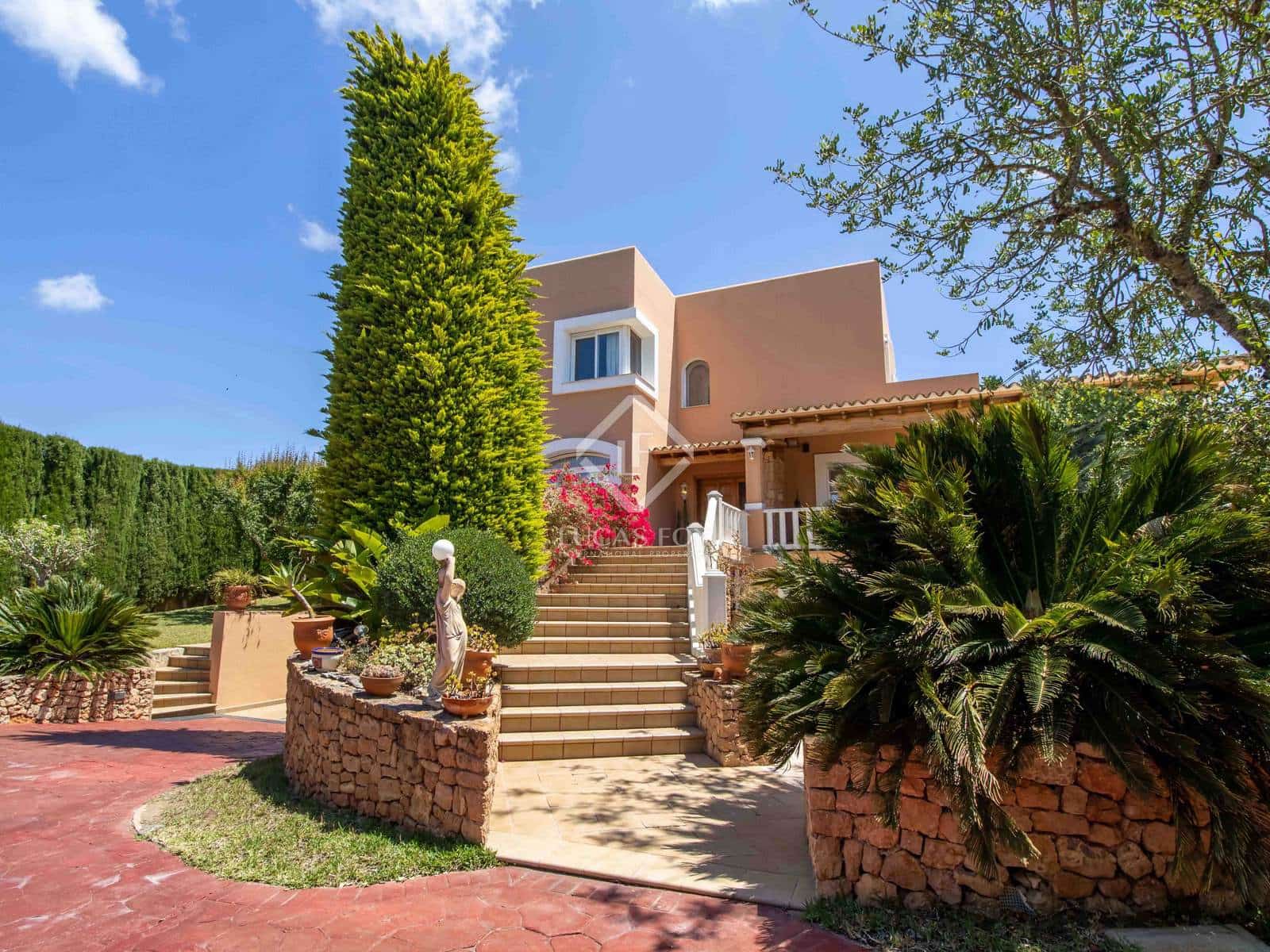 5 soverom Villa til salgs i Nuestra Senora de Jesus med svømmebasseng garasje - € 3 960 000 (Ref: 8850674)