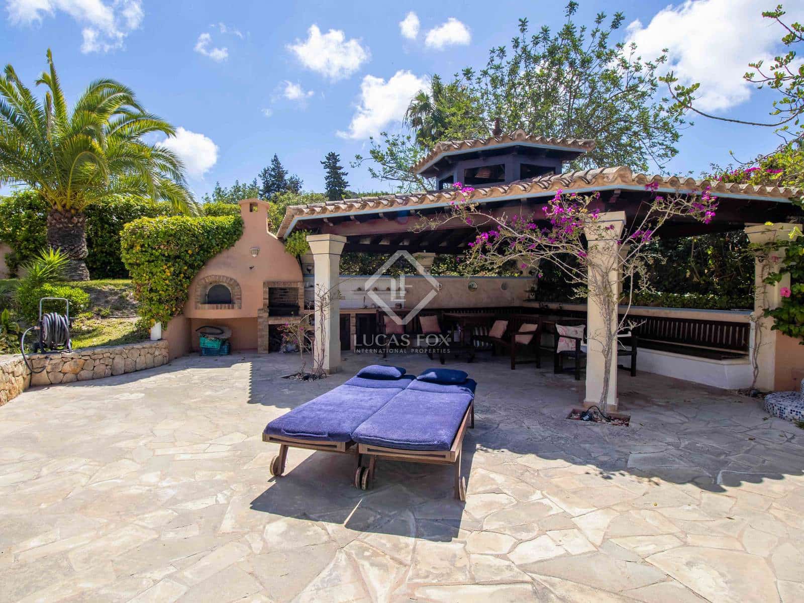 5 soverom Villa til salgs i Nuestra Senora de Jesus med svømmebasseng garasje - € 3 960 000 (Ref: 8850674)