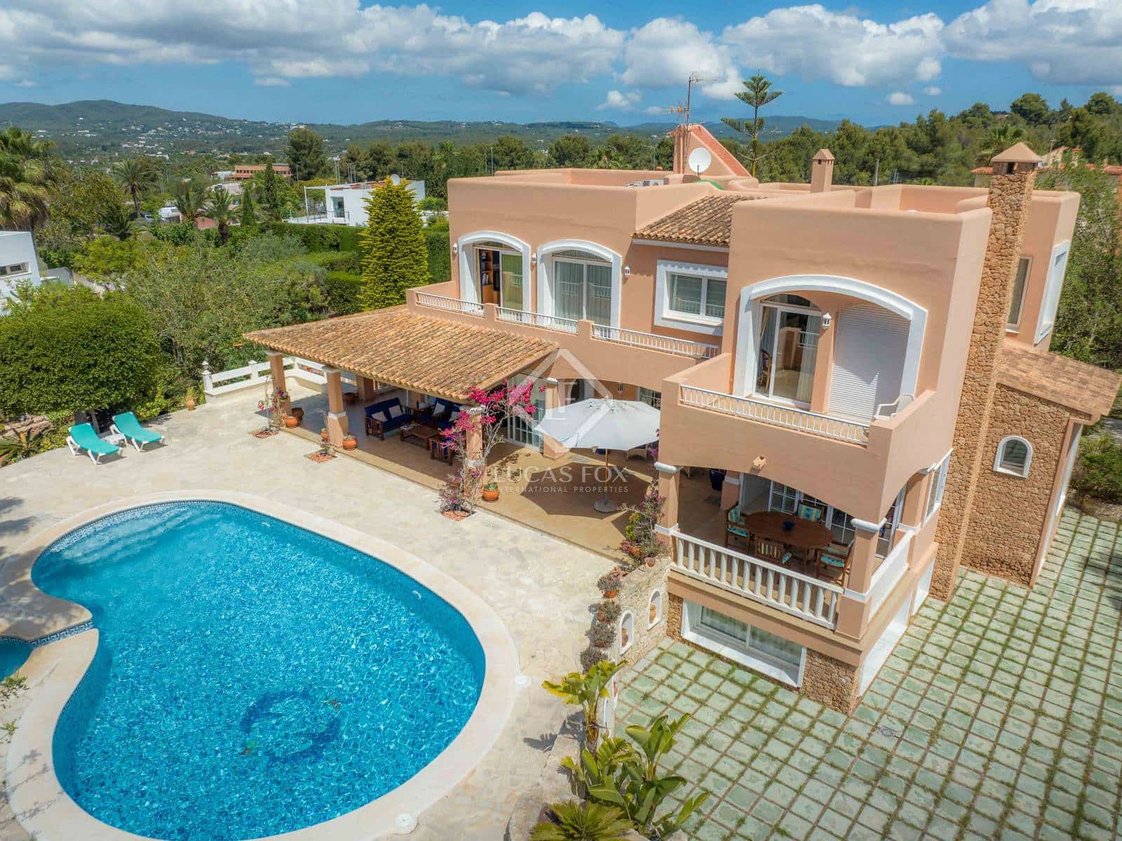 5 soverom Villa til salgs i Nuestra Senora de Jesus med svømmebasseng garasje - € 3 960 000 (Ref: 8850674)